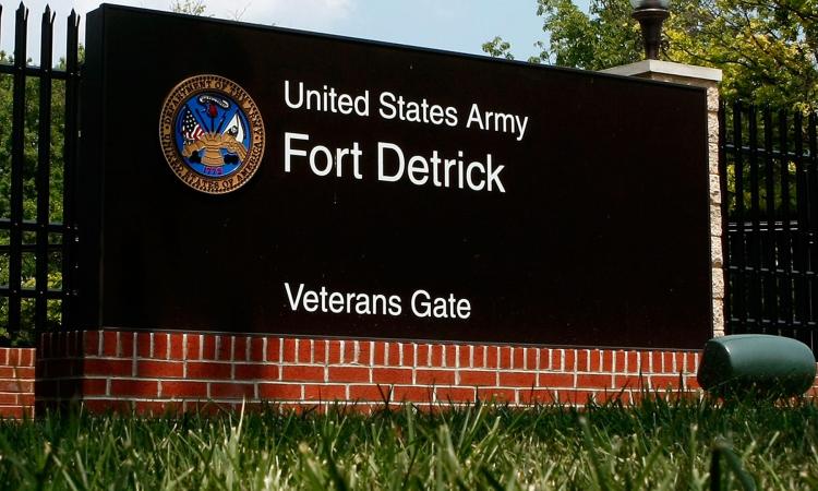 Военная биолаборатория США «Форт Детрик», была закрыта, после случаев пневмонии, аналогичной COVID