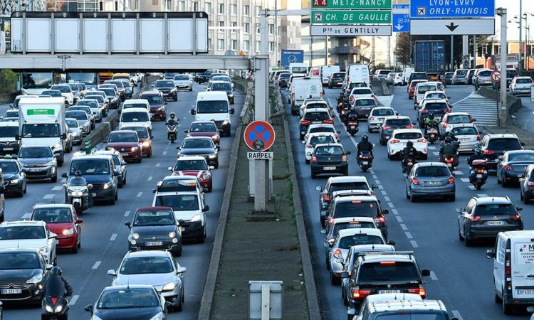В Париже введено ограничение скорости - 30км/час
