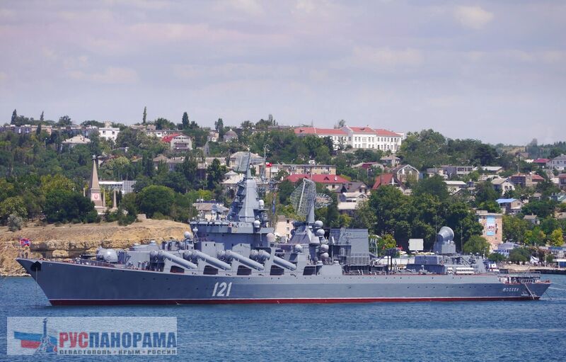 Кораблик береговой охраны США, вошёл в Чёрное море, Гвардейский ракетный крейсер Москва вышел на стрельбы, на Украине заныли - русские Крым защищают, отобрать не дают