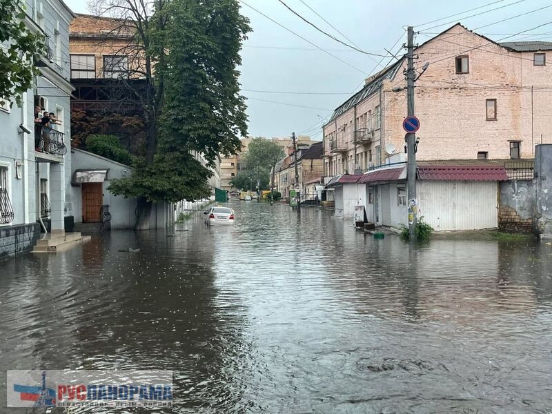 Киев, 19 июля, после резкого снижения температуры, Киев затопило